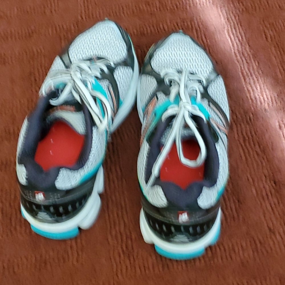 New Balance - Picture 3 of 4